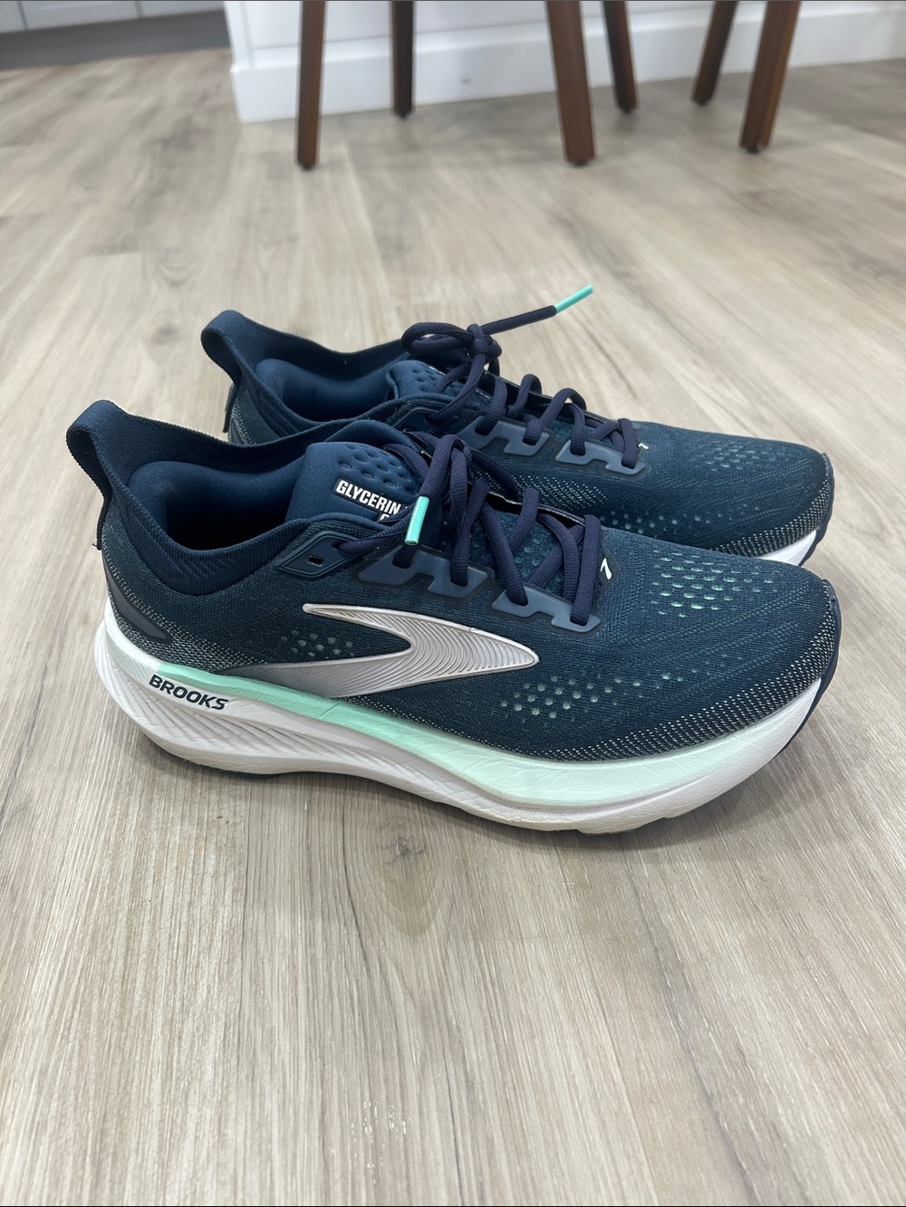 LIKE NEW Brooks Glycerin GTS 23 Women's Running Shoes Navy Mint Size 10